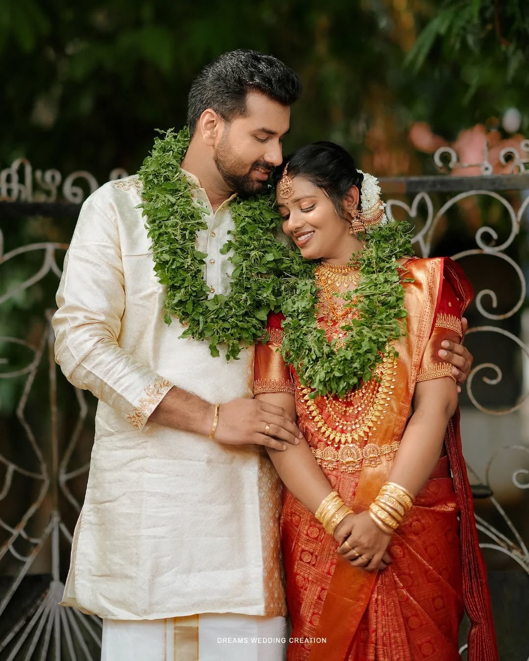 A love that settles softly,
yet holds so strongly—🥰

Aryalakshmi ❤️ Abhishek

Premium wedding company 🔍with affordable packages. 🤝

DM us for further details 📩
All India service available
Inquire with us +91 94472 56707